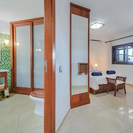 Daniela Villa Famara