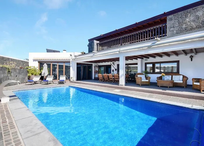 Daniela Villa Famara